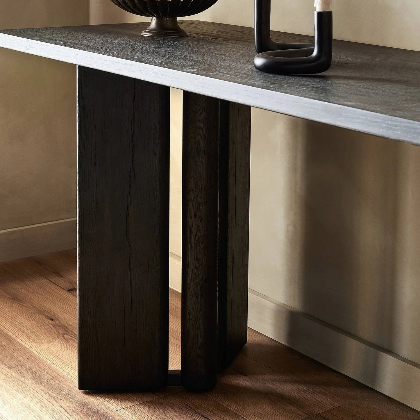 Minimalist Console Table Statement Design
